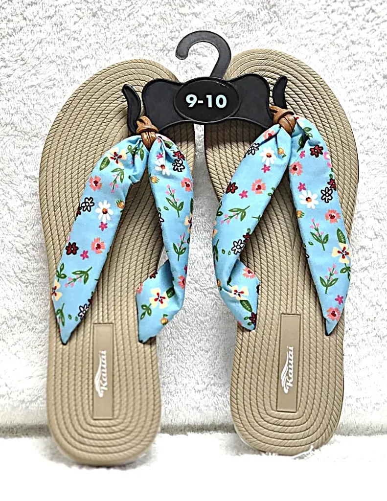 Kauai Blue floral Flip-flops with fabric straps Pattern 
