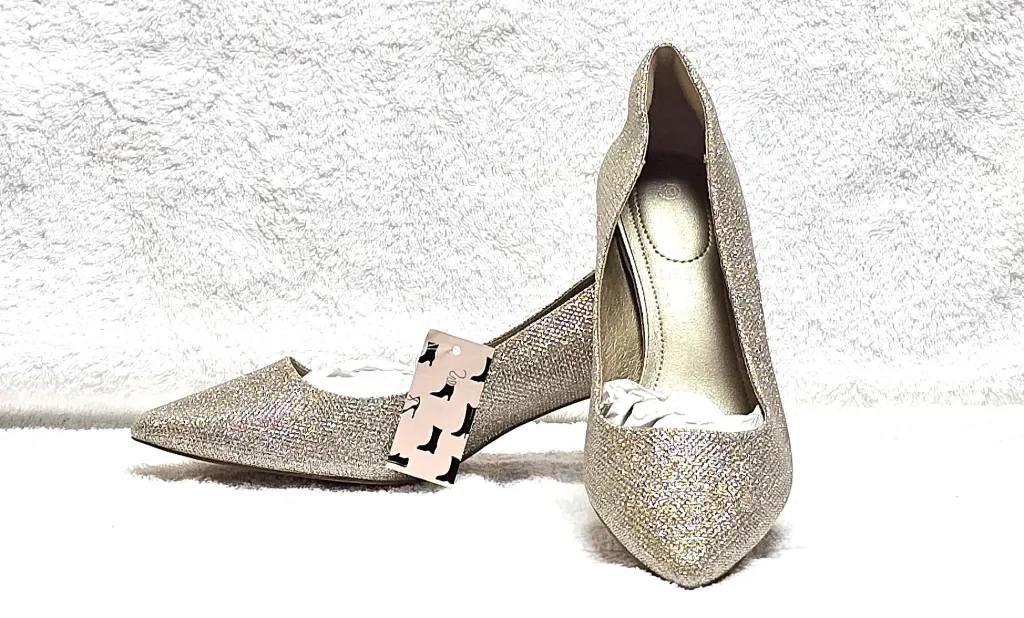 Royalty Jewel Badgley Mischka kitten heel pumps for women, in gold