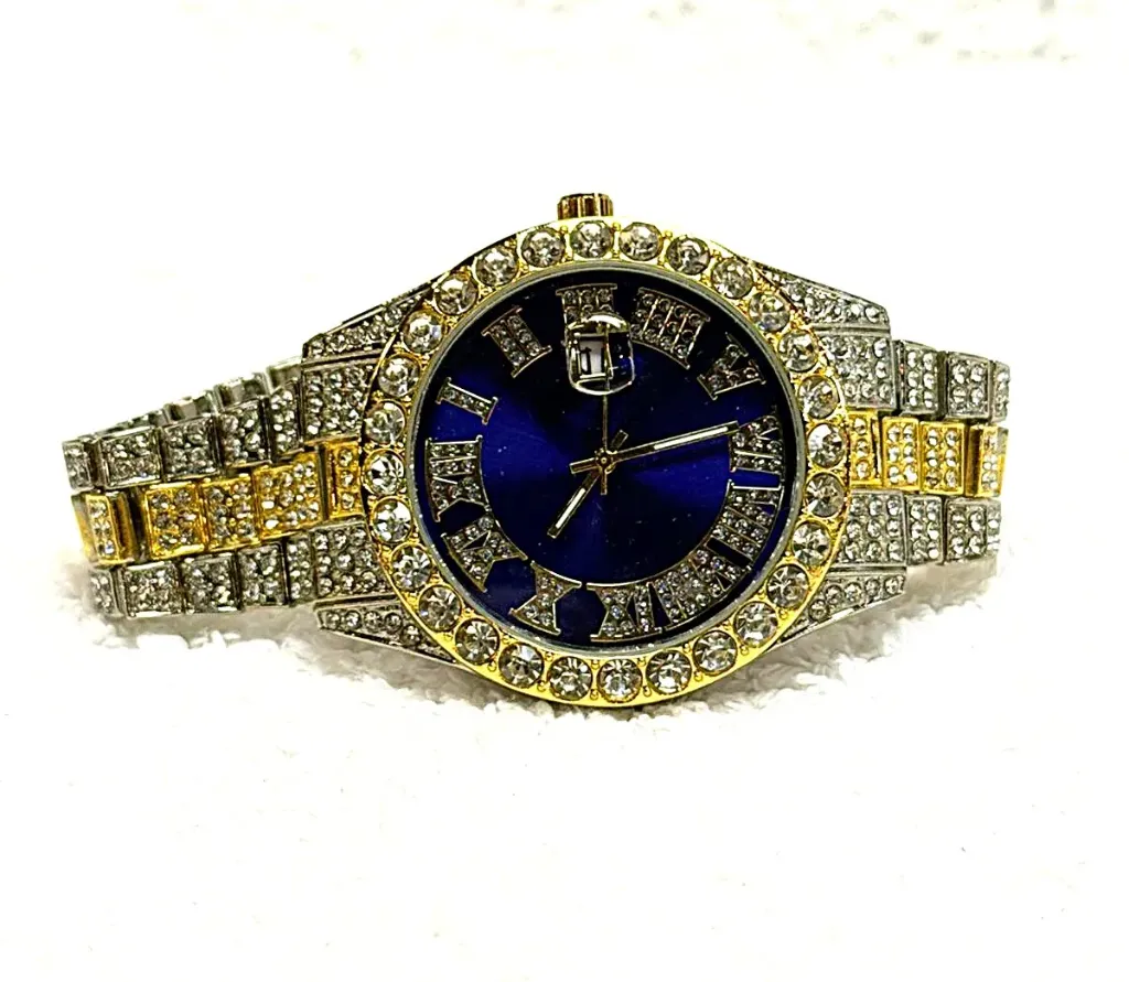 CdyBox Men Hip Hop wristwatch with a Roman numeral calendar and crystal rhinestones