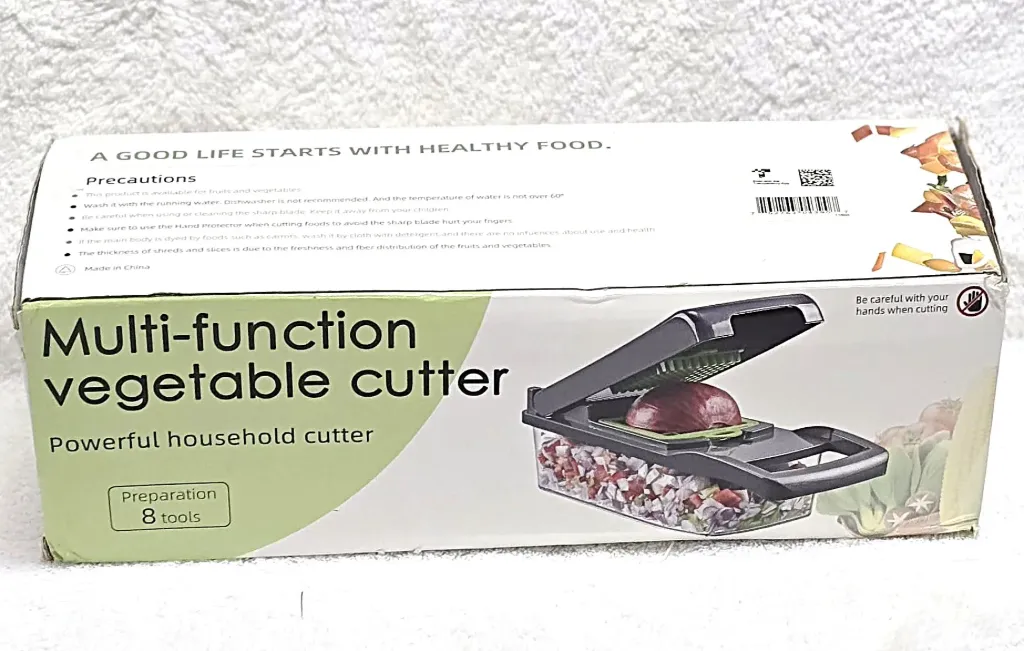 Multifunctional manual vegetable cutter